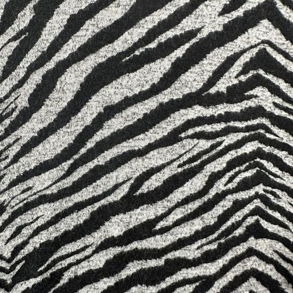 Torrid Super Soft Plush Zebra Print Black Grey Pullover Sweater 3/4 Sleeve Sz 2 - Picture 2 of 11